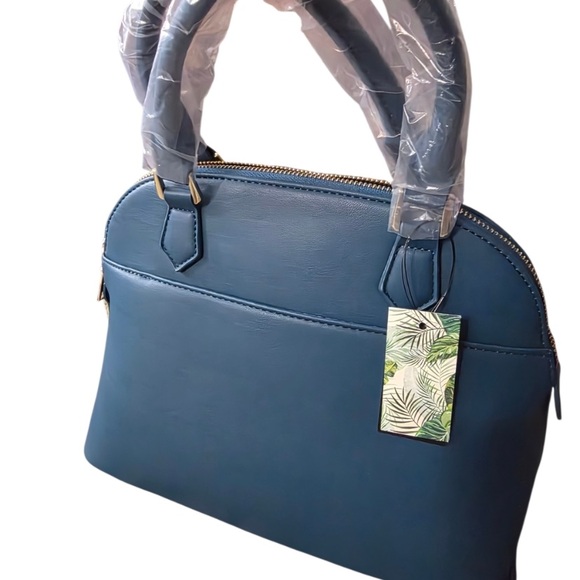 NWT Badgley Mischka Quilted Shoulder Bag with Gold Details - Picture 6 of 8